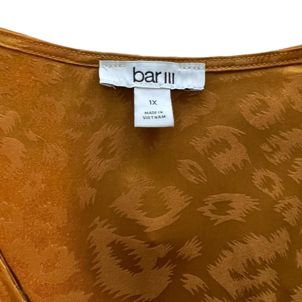 New NWT Bar III Gold Plus V-neck Animal Jacquard Blouse Size 1X - Picture 4 of 9